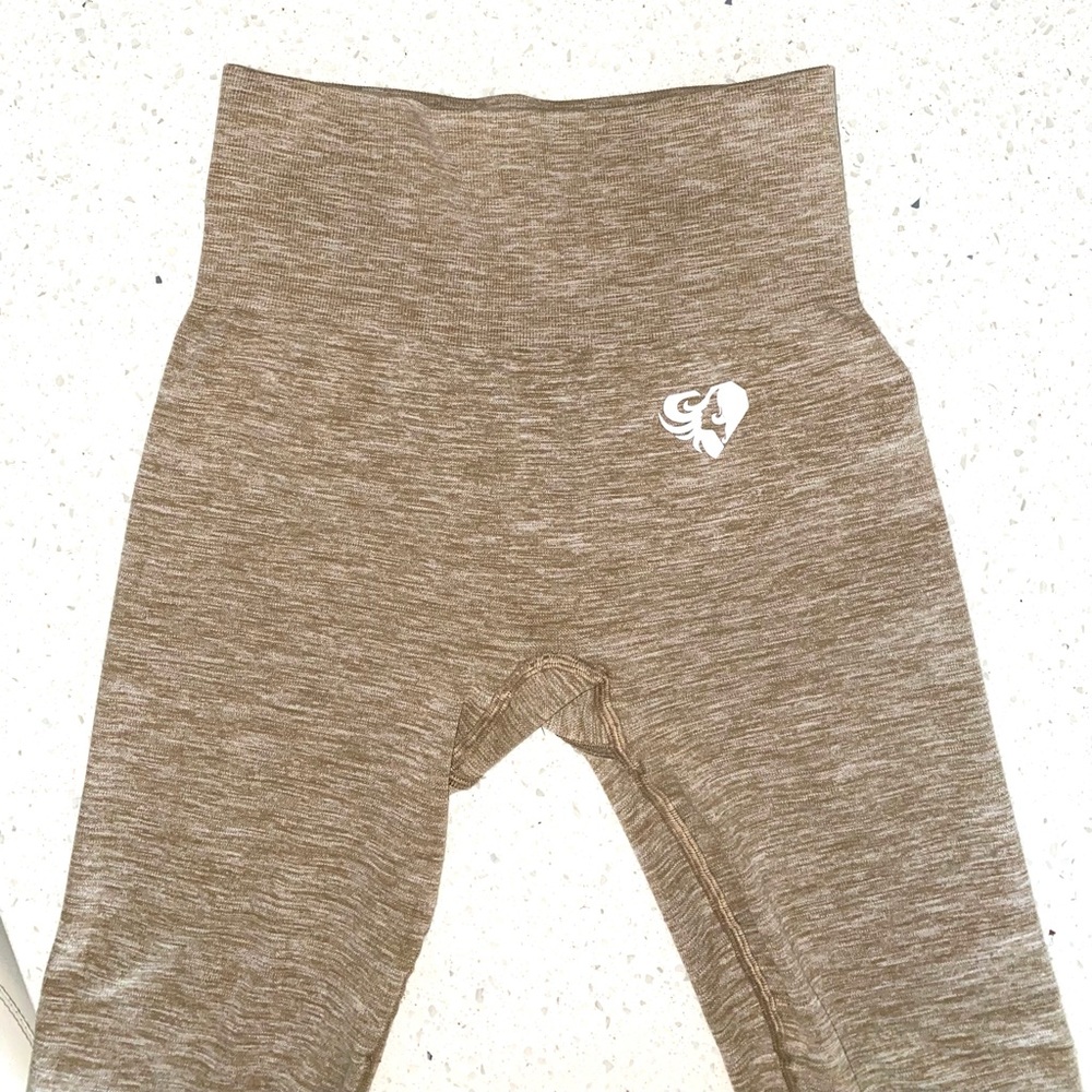 Women’s Best Wear leggings tan🤎